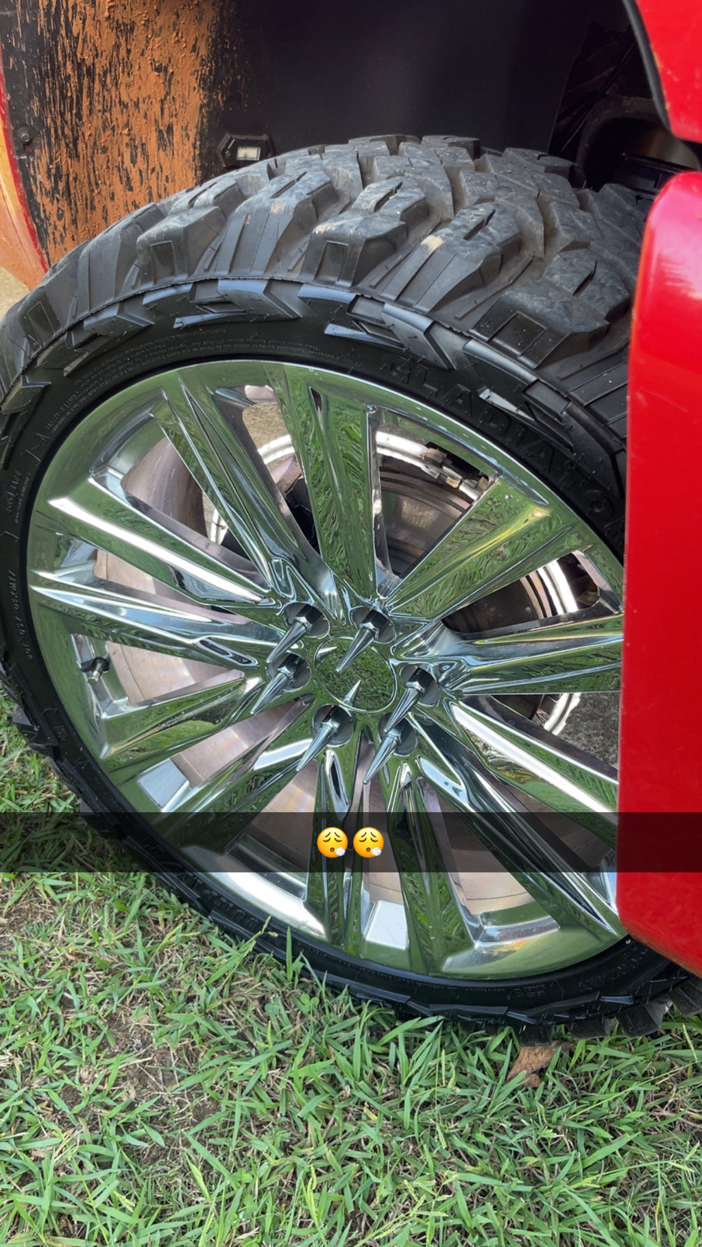 Spike lugs with key (universal)