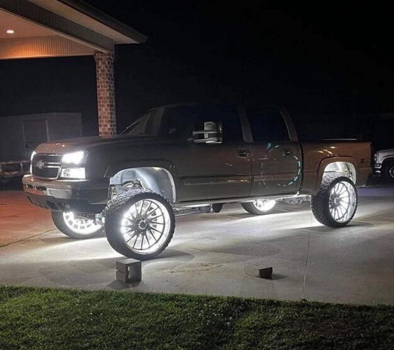 Triple row wheel lights