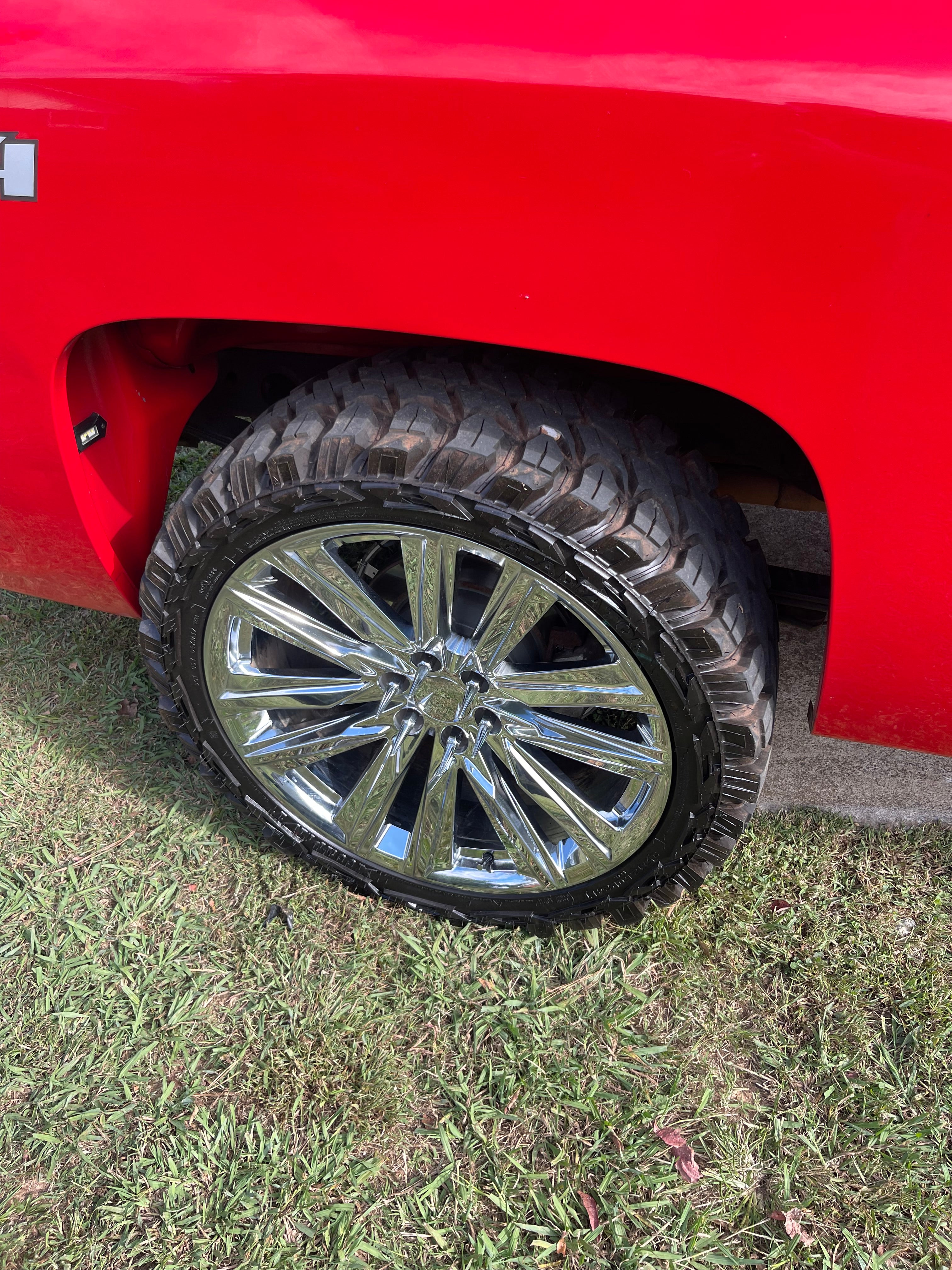 Spike lugs with key (universal)